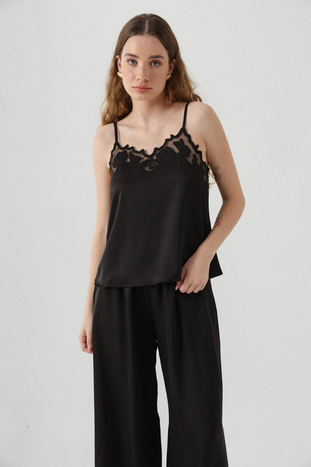 【限定値下げ・新品】andwang Cross lace tanktop 黒 Lace Black Tank – SEESTARZ