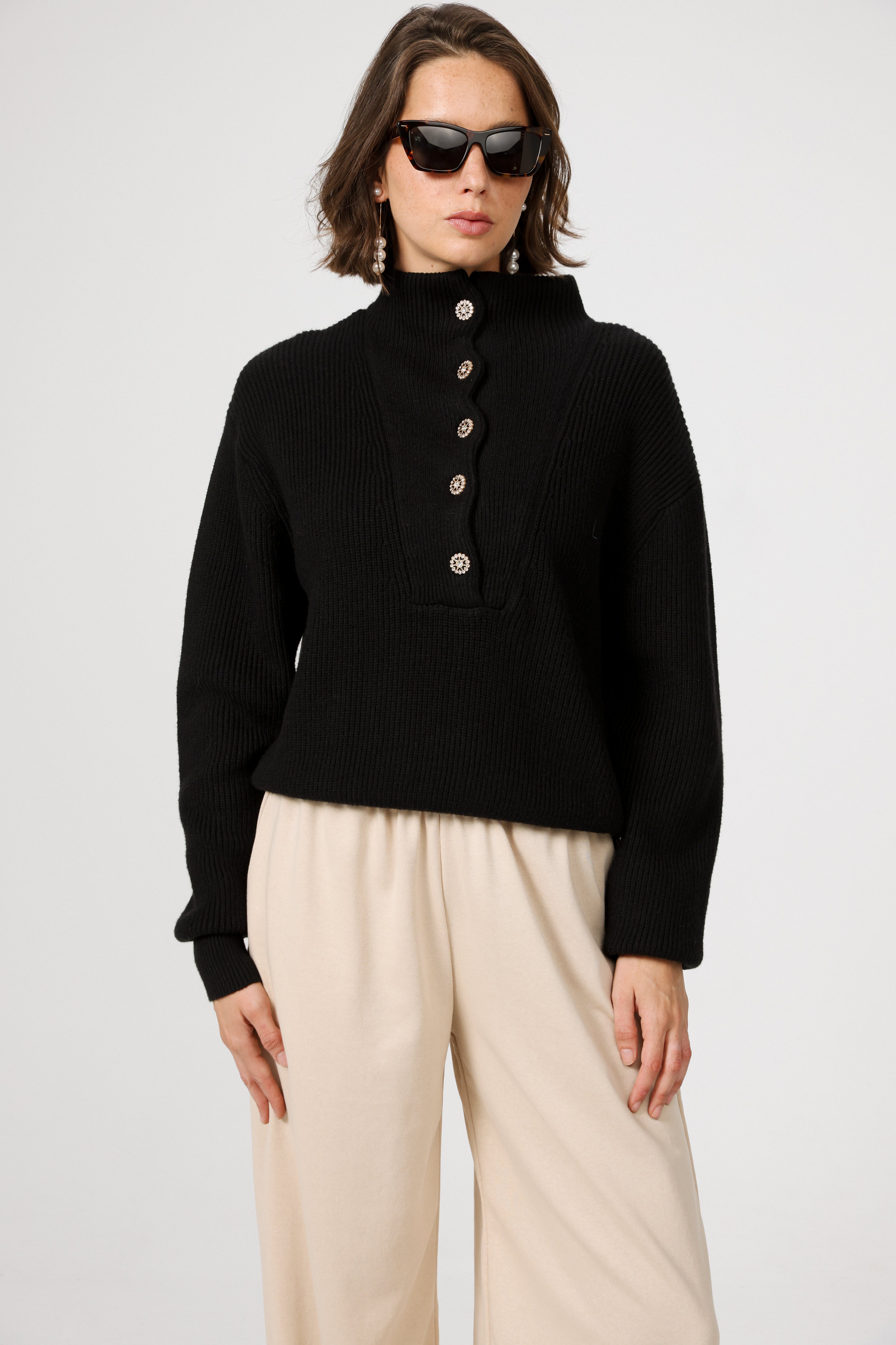 Amazed Black Sweater – SEESTARZ