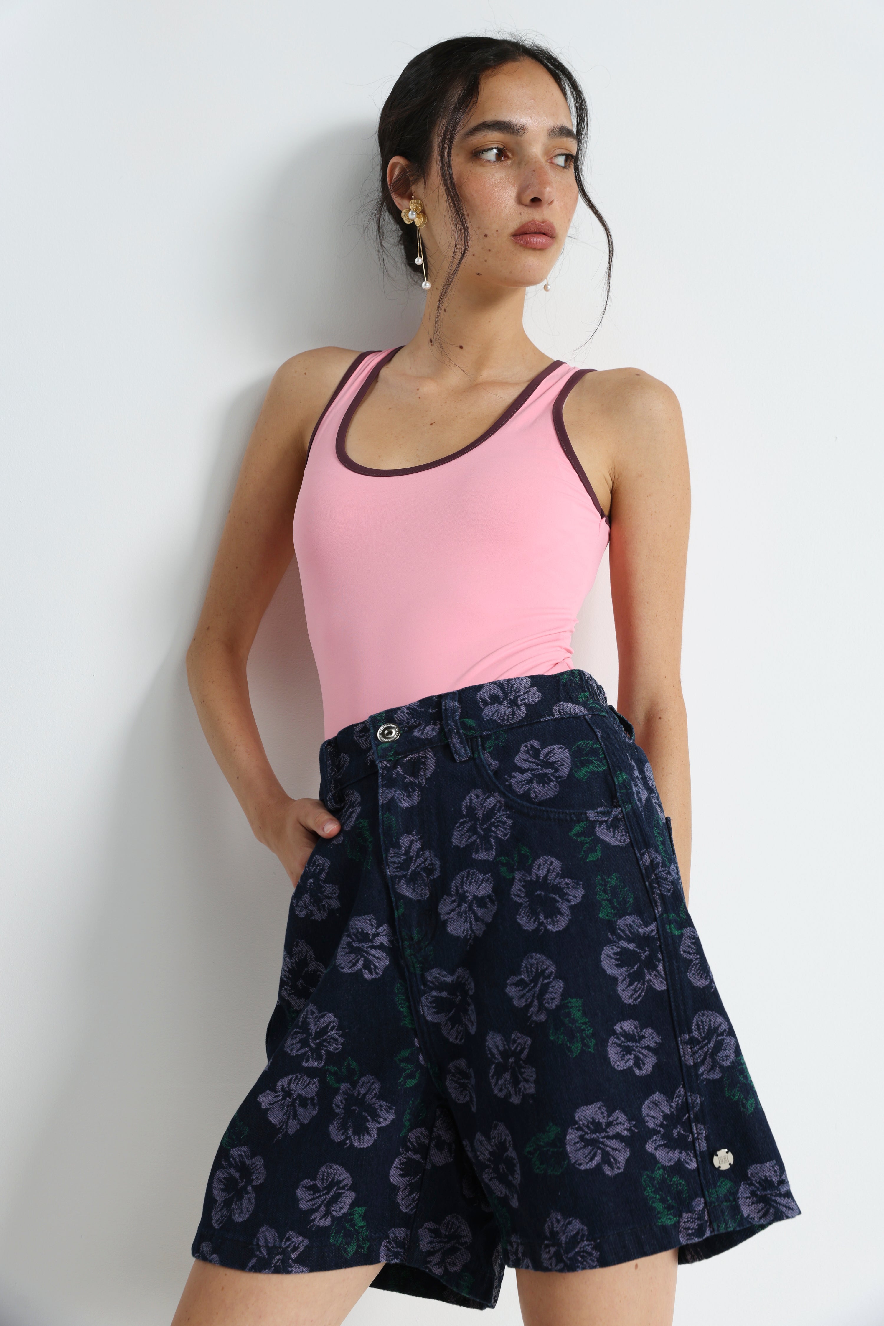 Guri Dark Floral Denim Shorts – SEESTARZ