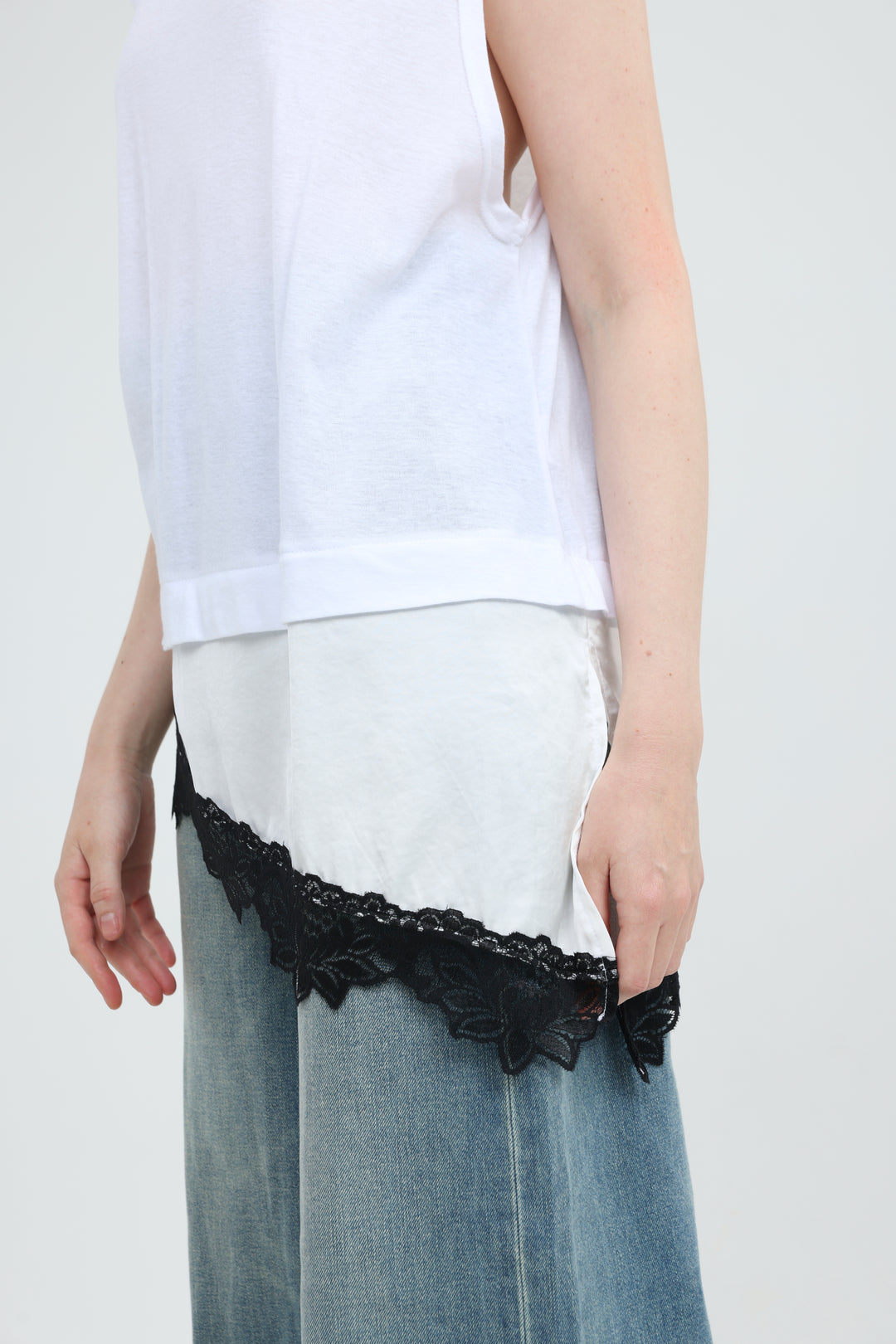 Morning White/Black Tank