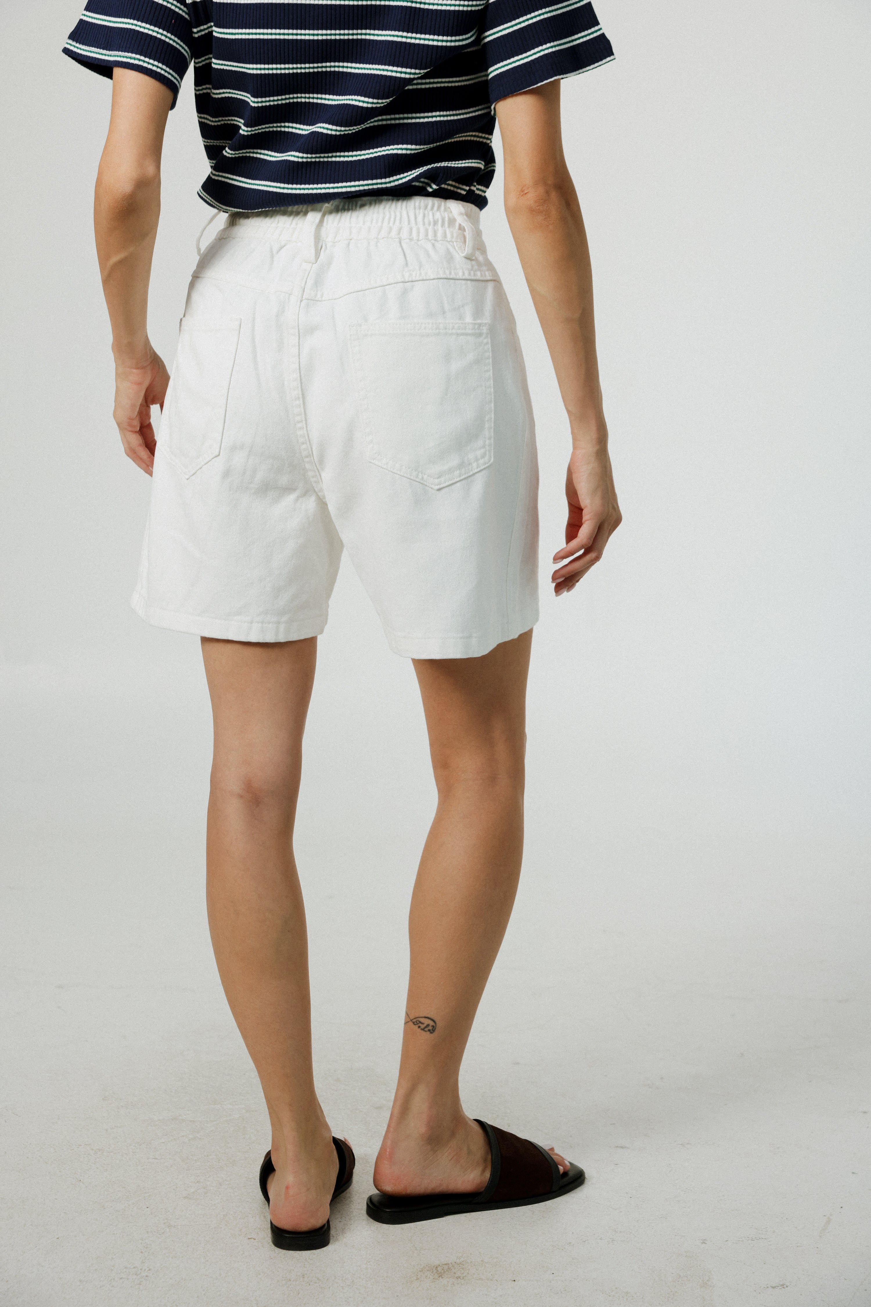 Guri White Denim Shorts – SEESTARZ