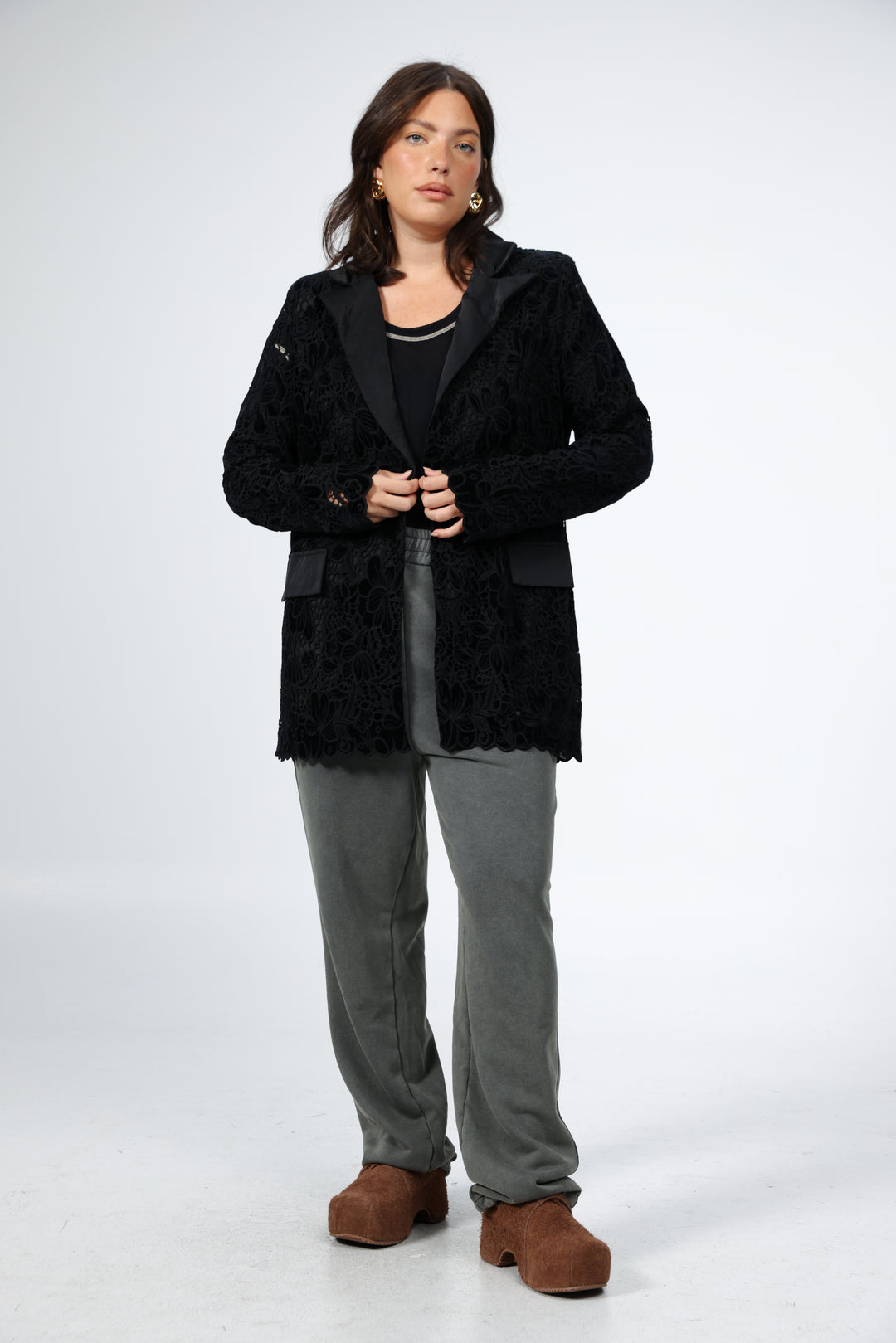 בלייזר שחור לנשים מידה גדולה Black Floral Lace & Velvet Blazer