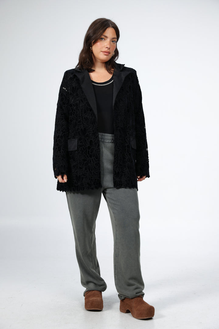 ז'קט בלייזר שחור לנשים מידה לארג' Black Floral Lace & Velvet Blazer