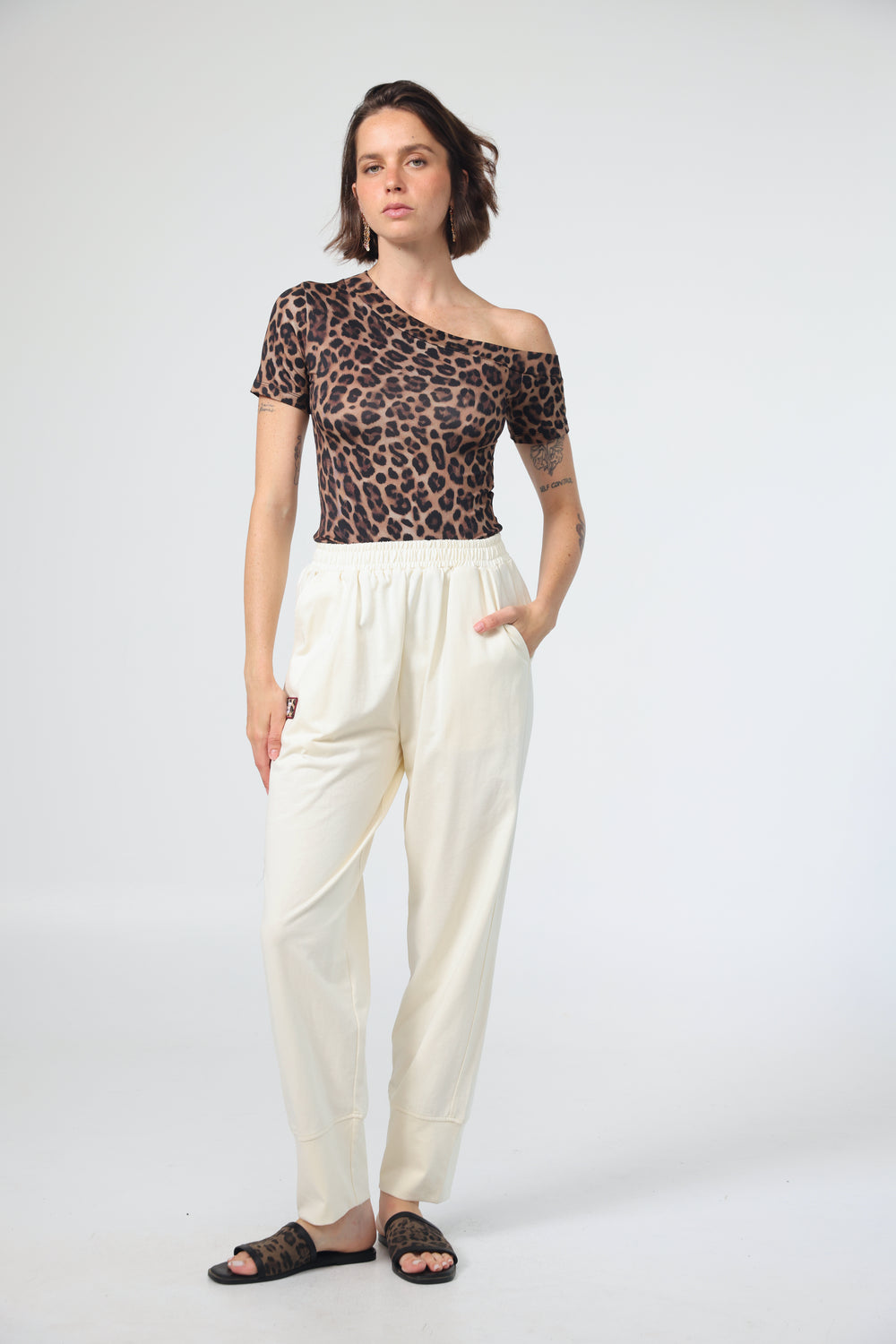 חולצת כתף אחת מנומרת Luna Leopard T-Shirt 
