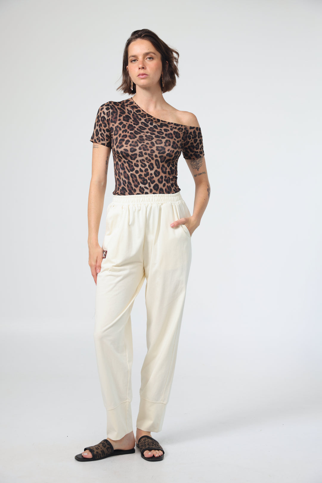 חולצת כתף אחת מנומרת Luna Leopard T-Shirt 
