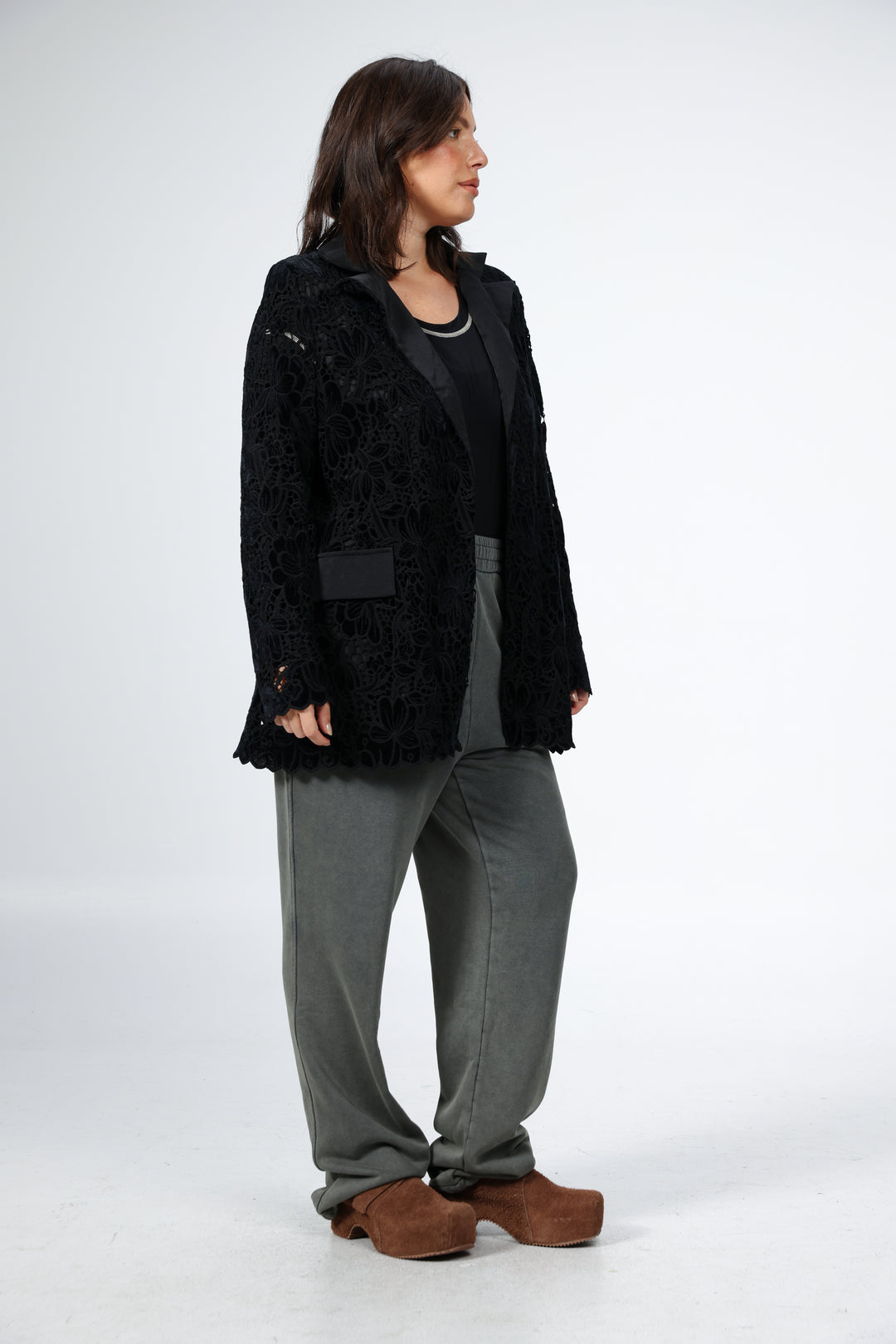 ג'קט בלייזר בצבע שחור לאישה מידה L Black Floral Lace & Velvet Blazer