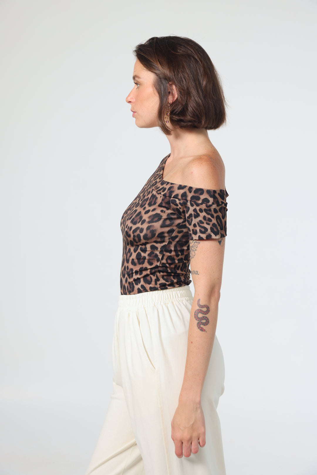 חולצת וואן שולדר קצרה Luna Leopard T-Shirt