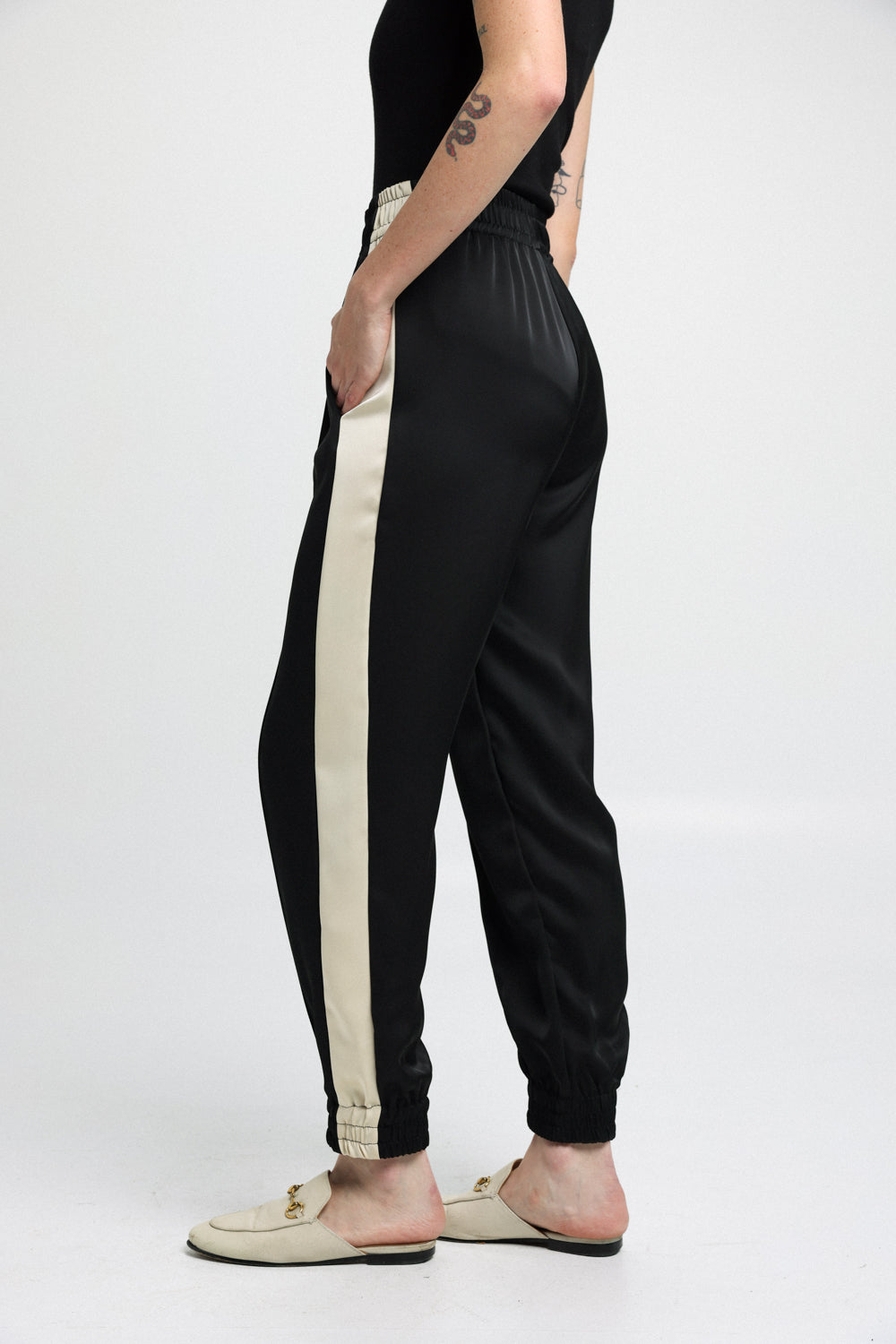 מכנסי ג'וגרס דגם SEESTARZ Best Black&Cream Joggers 