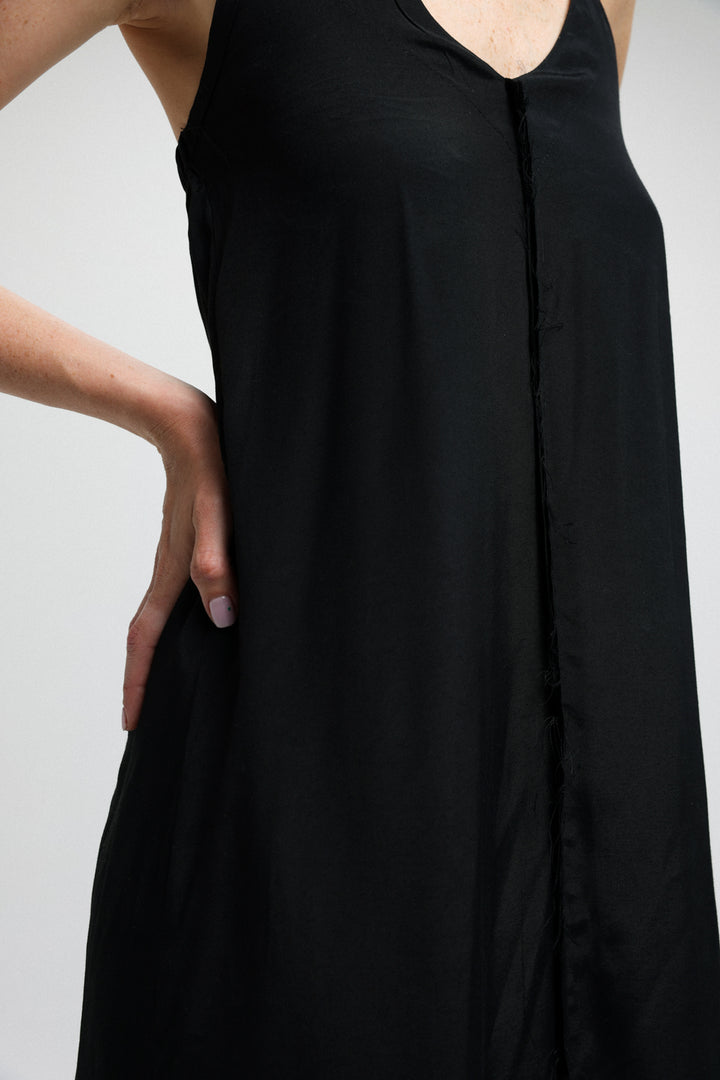 שמלה שחורה ארוכה מקסי דגם Trouble Black Dress 