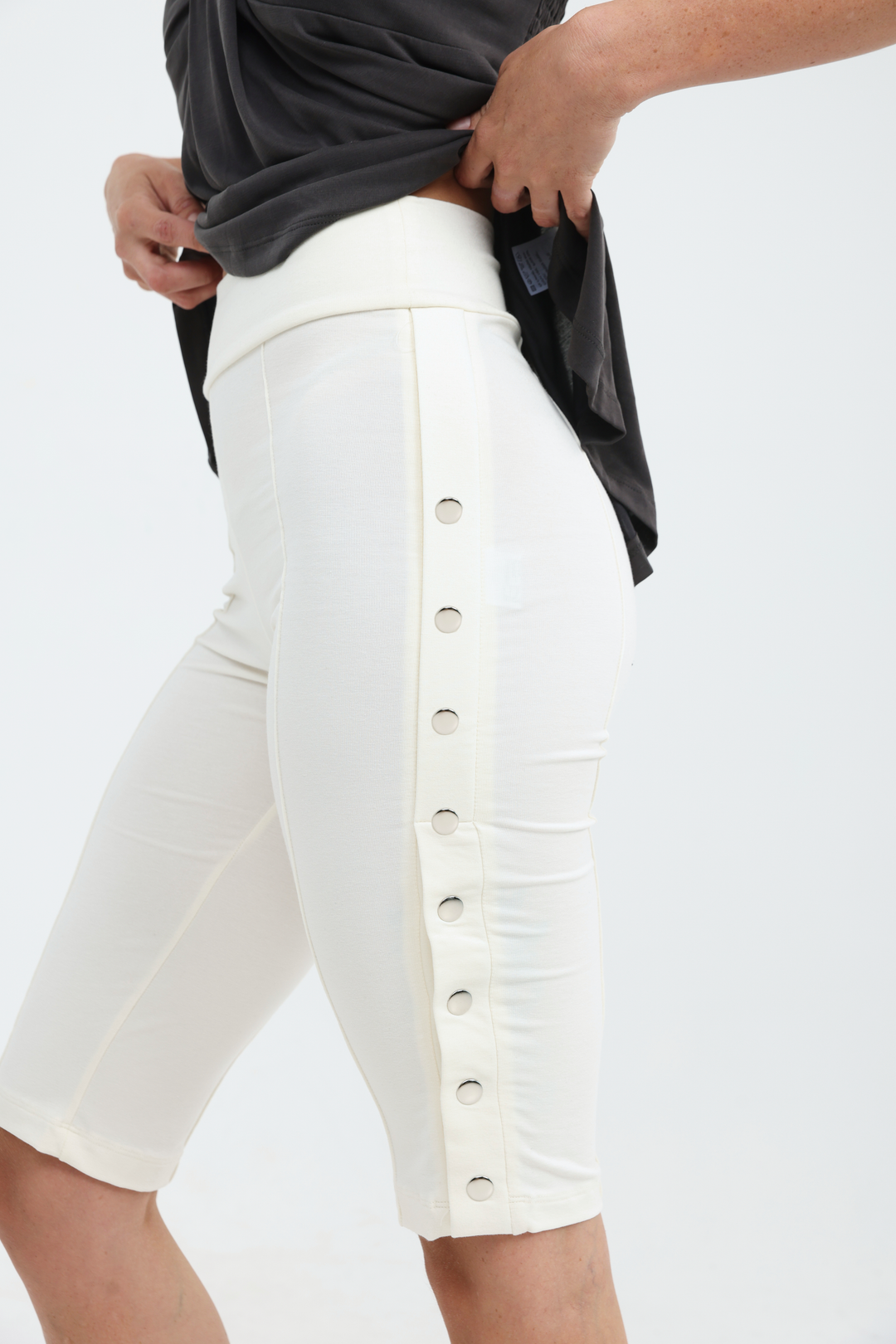 Snaps Cream Leggings