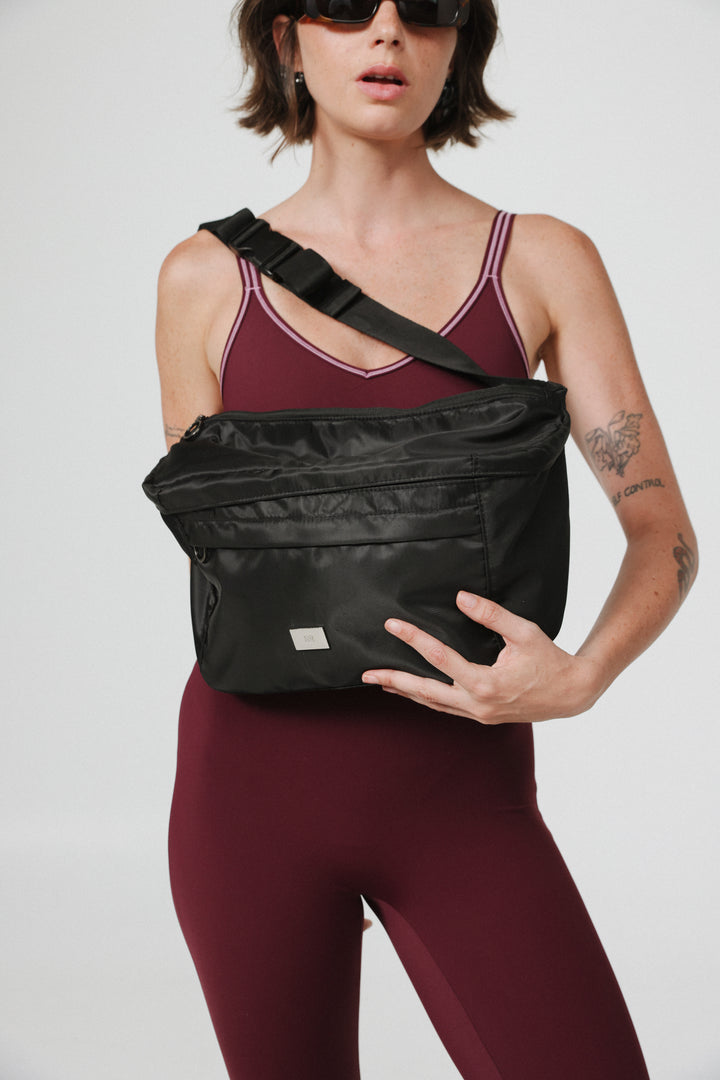 EE Huge Black Belt Bag