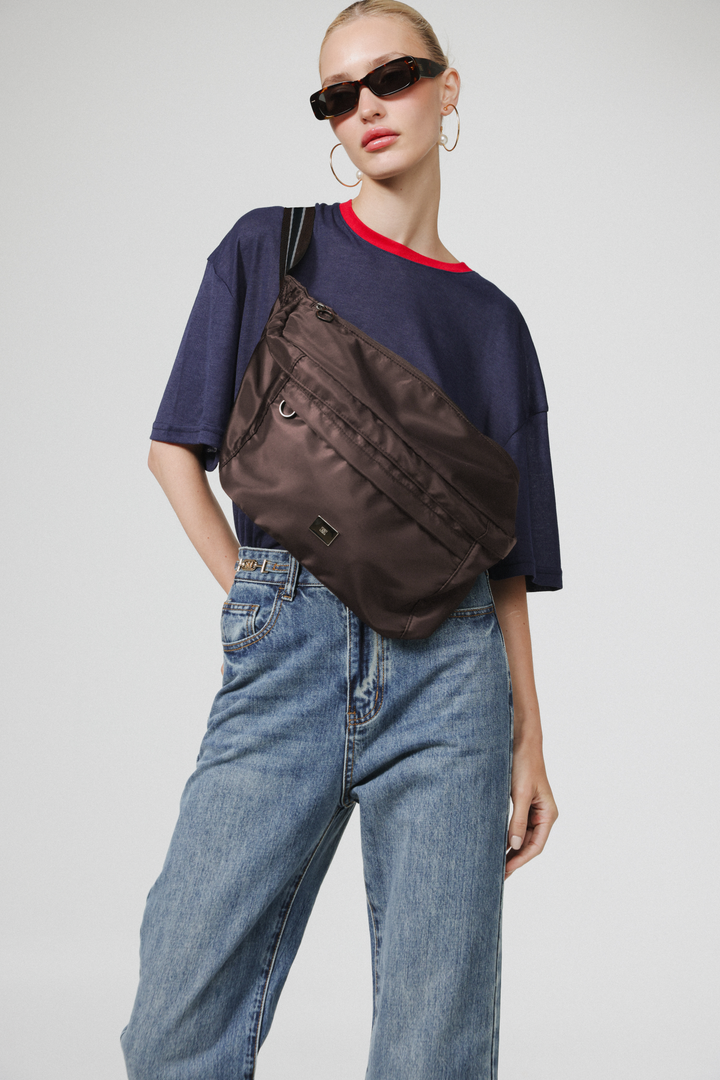 EE Huge Brown Belt Bag