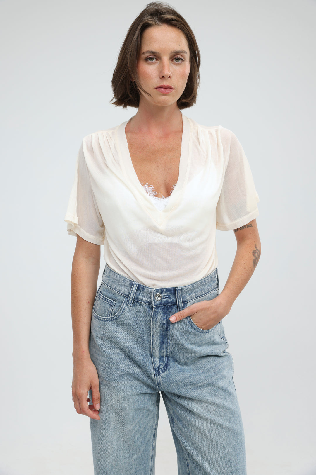 Clean60 Cream V T-Shirt