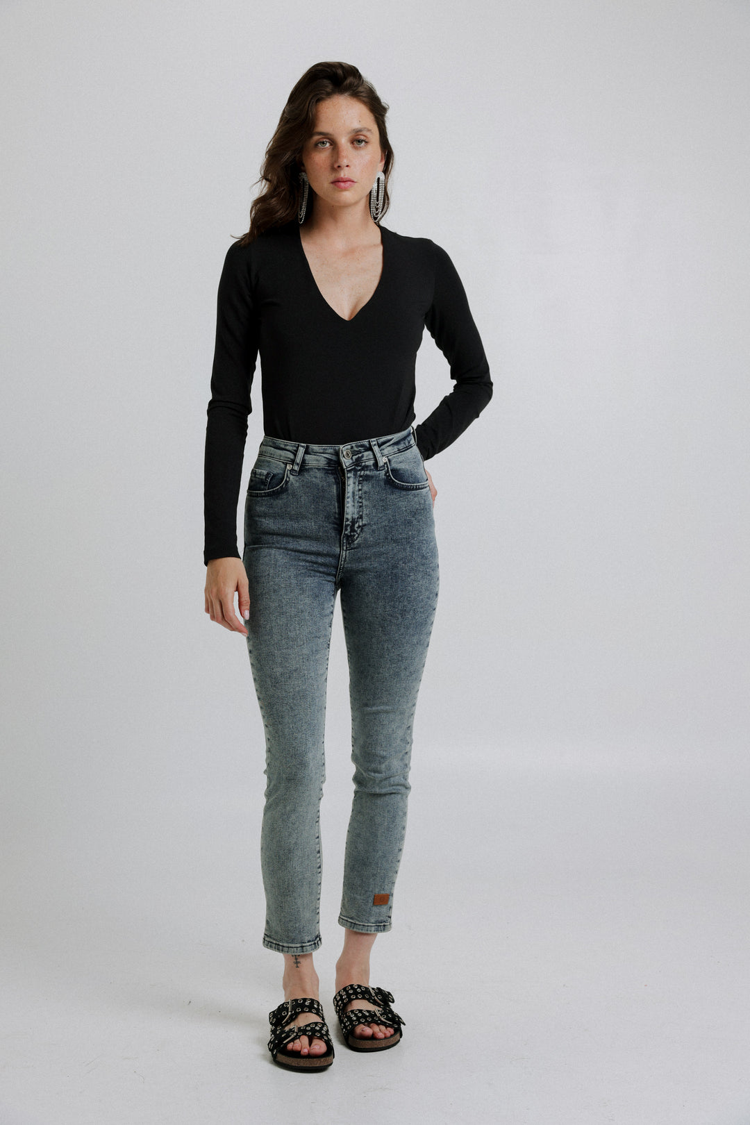 מכנסי ג'ינס לנשים - קולקציית 2023 סיסטרז