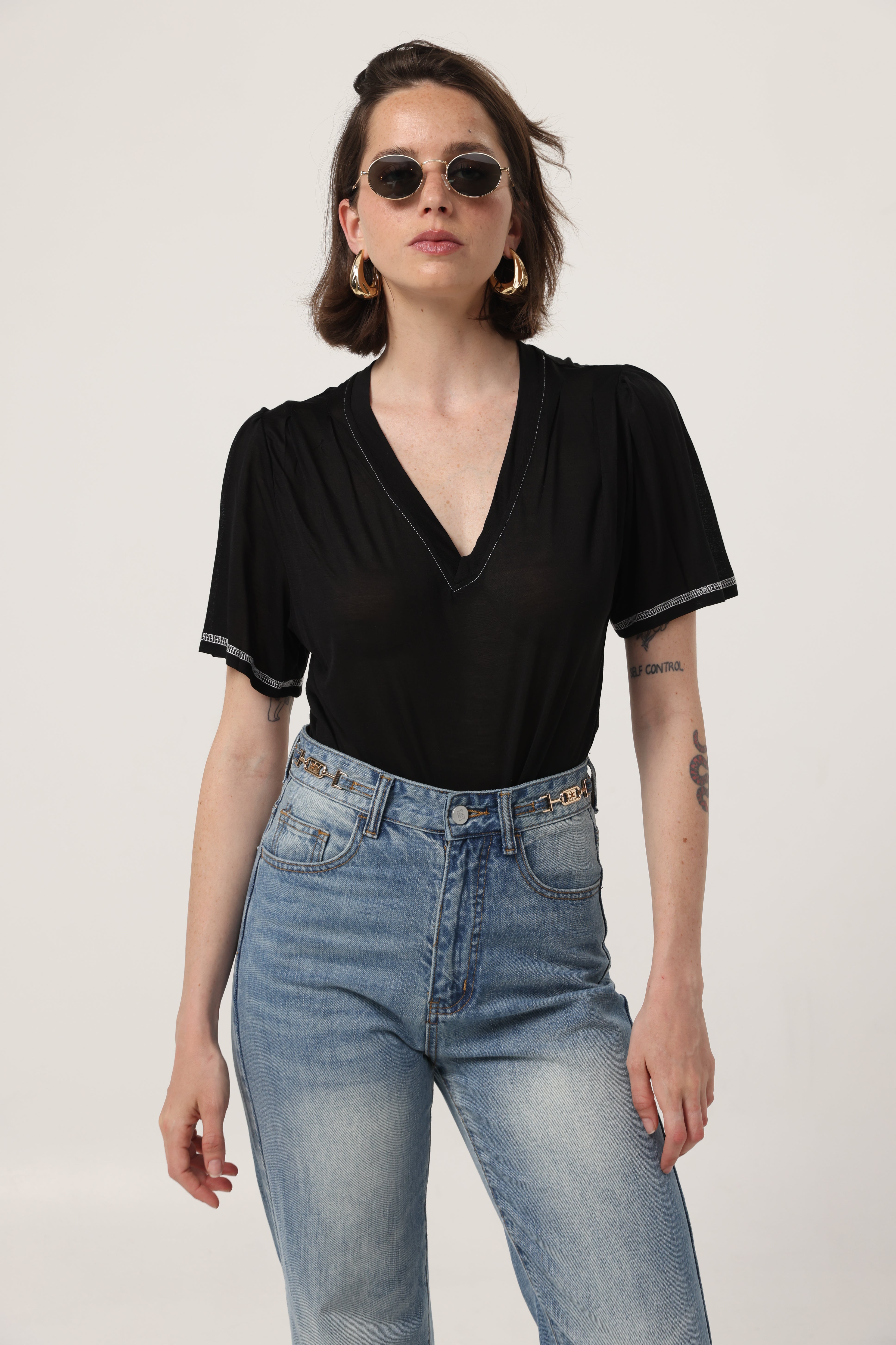 Clean Black V T-Shirt – SEESTARZ