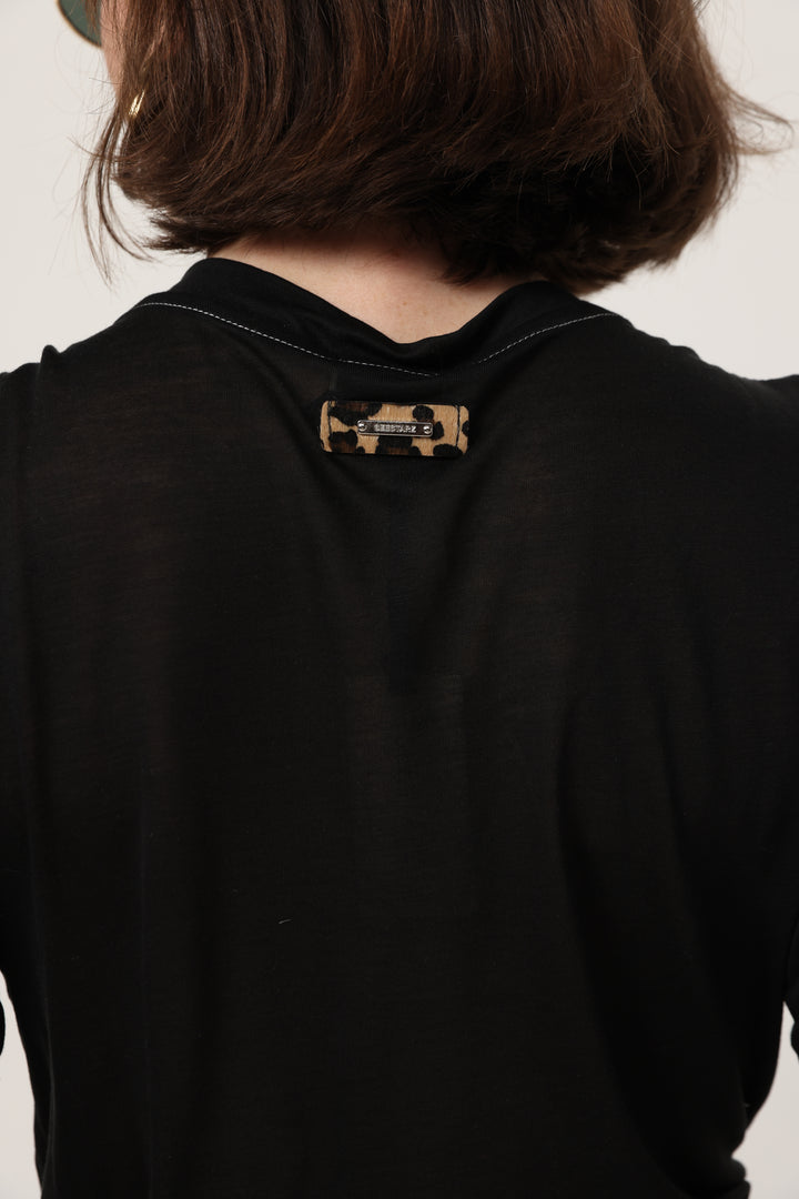 Clean Black V T-Shirt