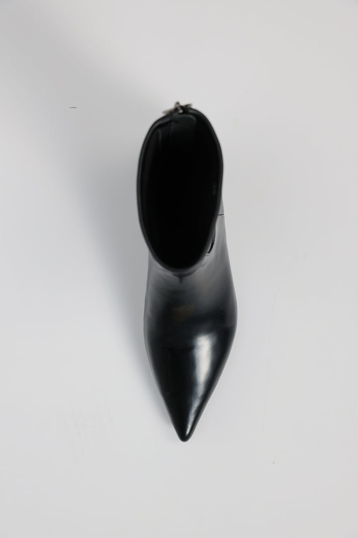 מגף שחור עם בטנת עור פנימית רכה Black Point Boots