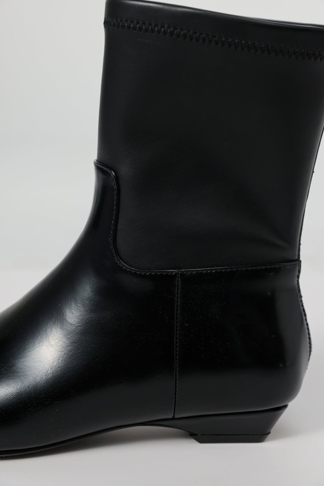 מגף לנשים מעור בצבע שחור Black Point Boots