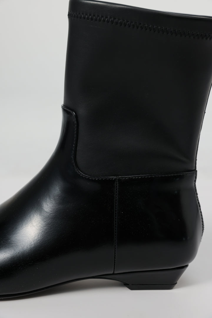 מגף לנשים מעור בצבע שחור Black Point Boots