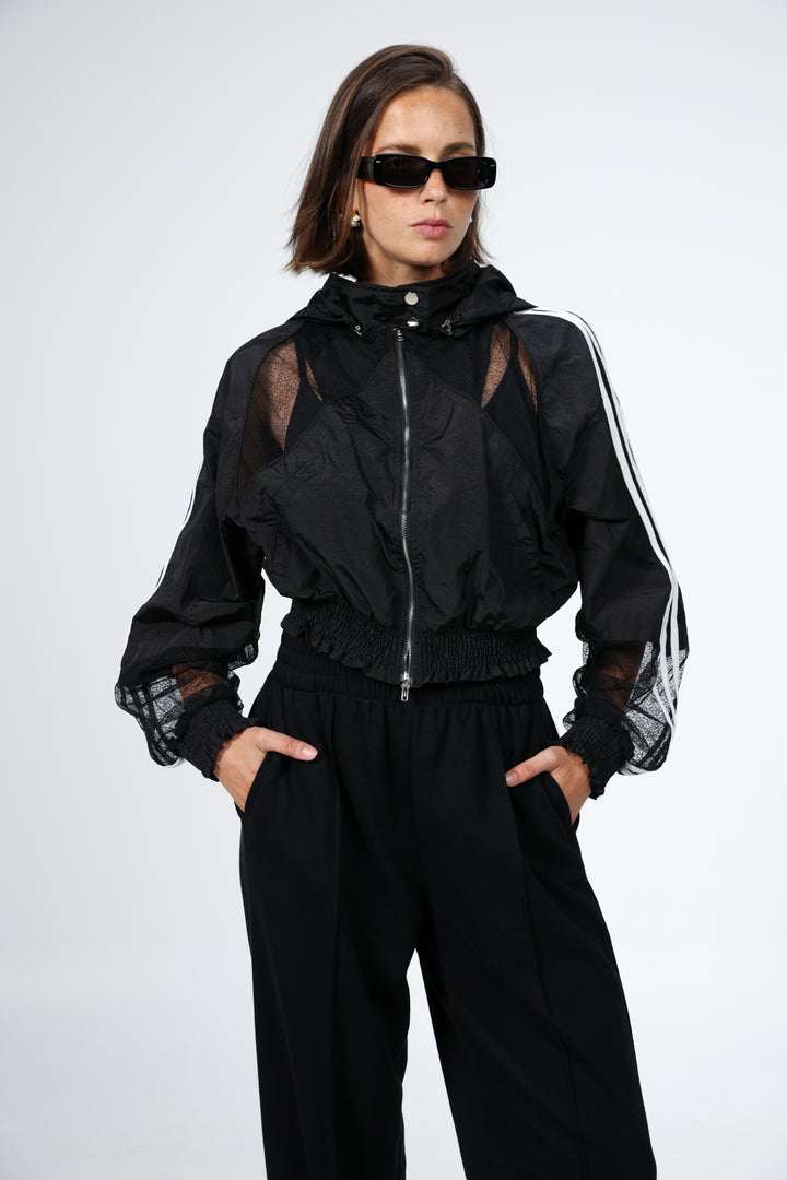 מעיל רוח בצבע שחור עם צווארון גבוה Nylon & Lace Black Windbreaker 