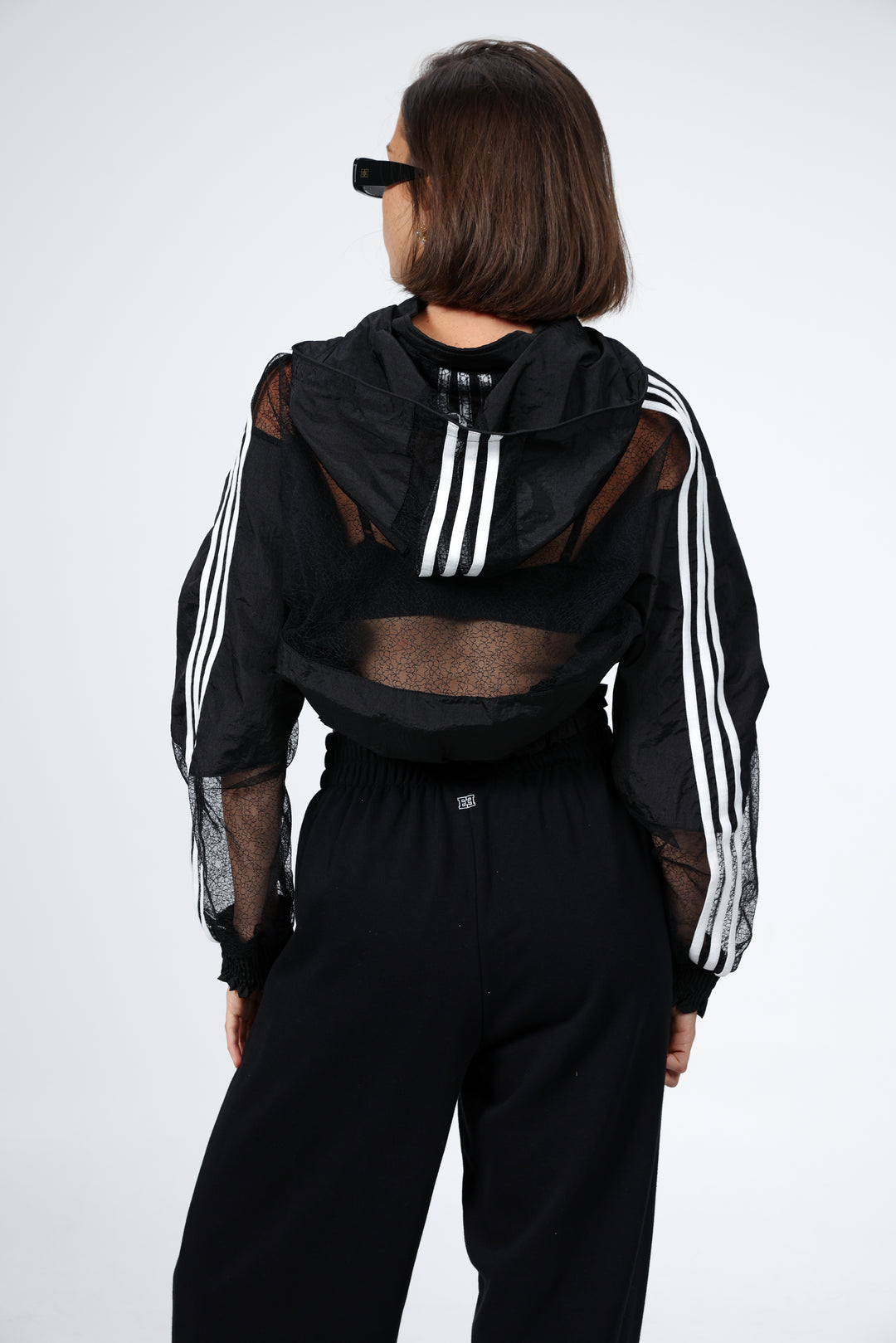 קפוצ'ון ניילון ספורטיבי בצבע שחור גב Nylon & Lace Black Windbreaker 
