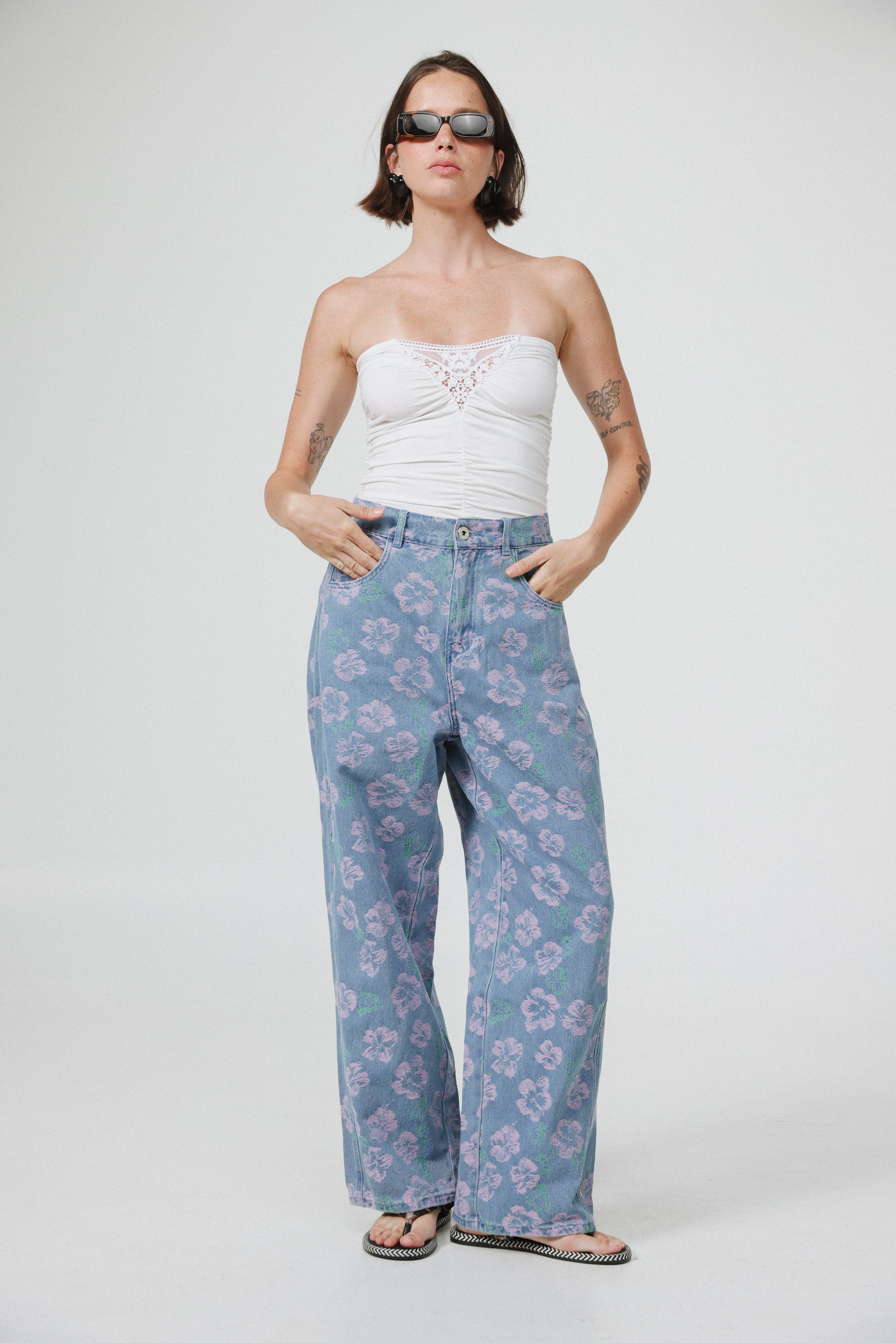 Gimmetheyoung】G_STUD FLOWER CUT FRILL PANTS SKY BLUE Gimmetheyoung】G_STUD FLOWER CUT FRILL PANTS SKY BLUE