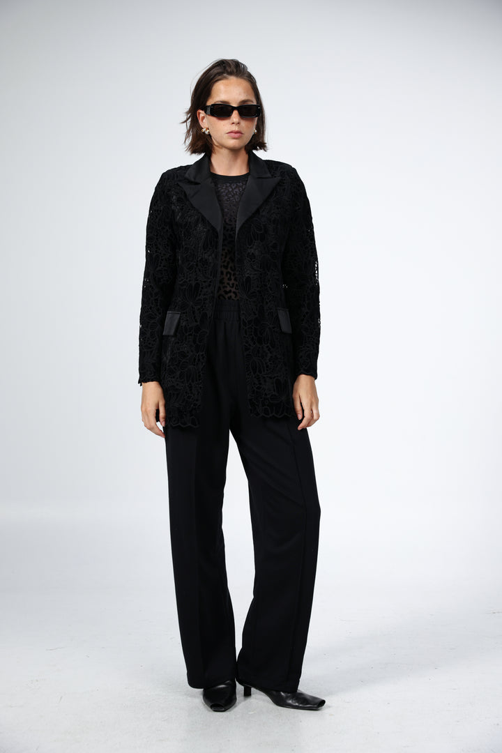 ג'קט בלייזר אלגנטי בצבע שחור לאישה Black Floral Lace & Velvet Blazer 