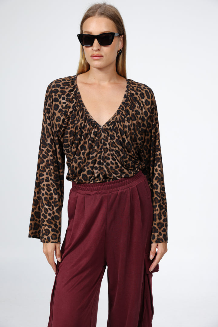 Mousse Leopard Shirt חולצת מחשוף וי מנומרת