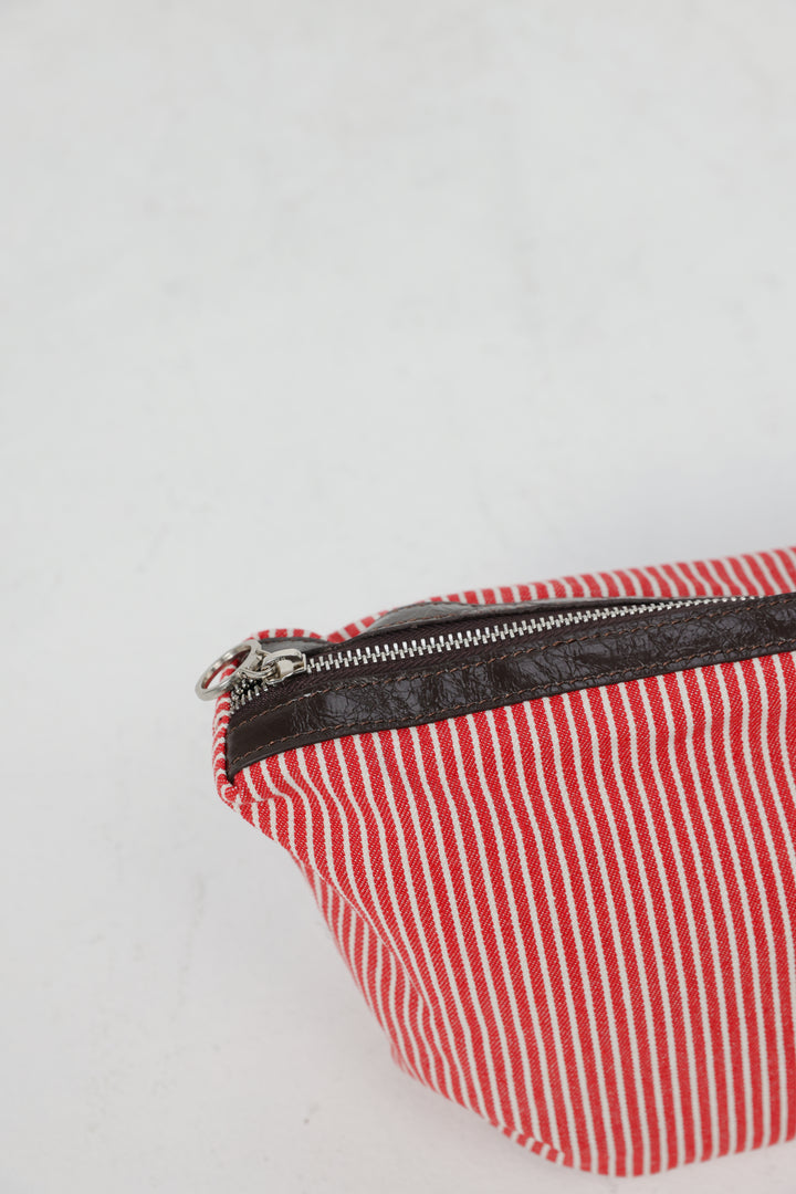 תיק איפור בצבע אדום עם רוכסן Red Striped Makeup Bag