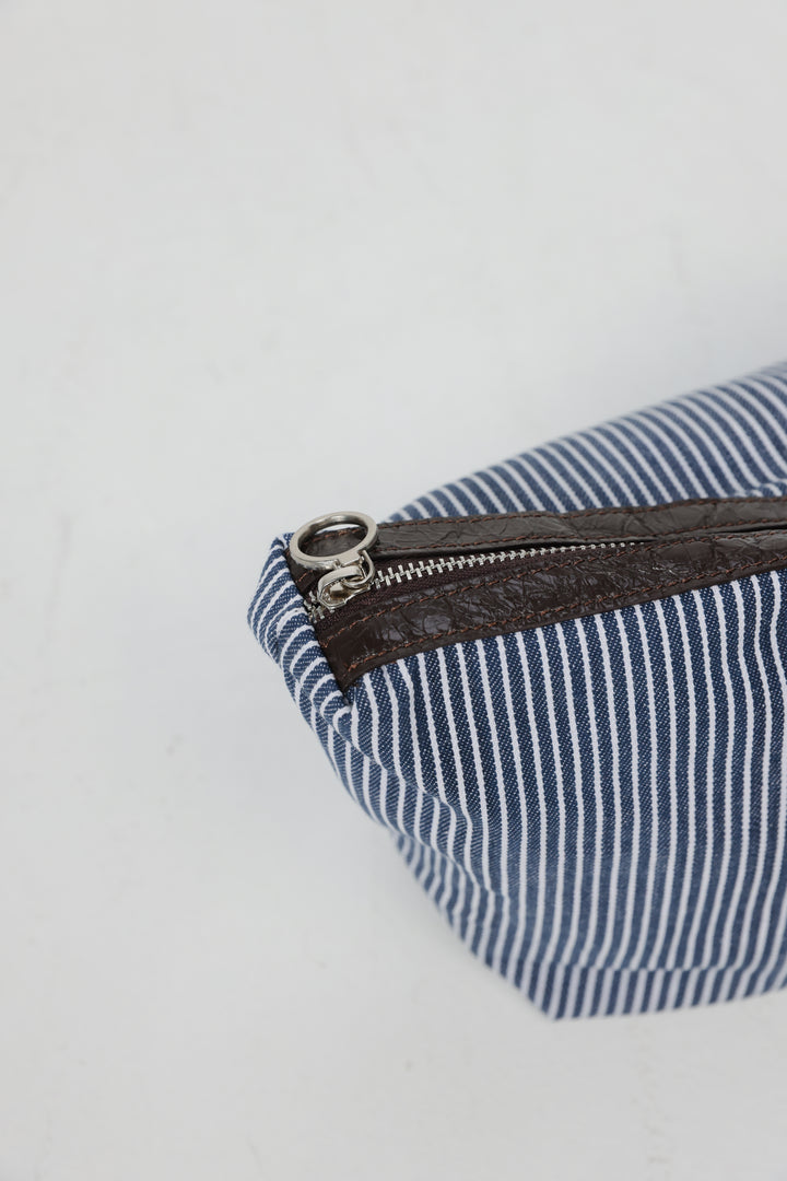 תיק איפור כחול עם רוכסן Blue Striped Makeup Bag