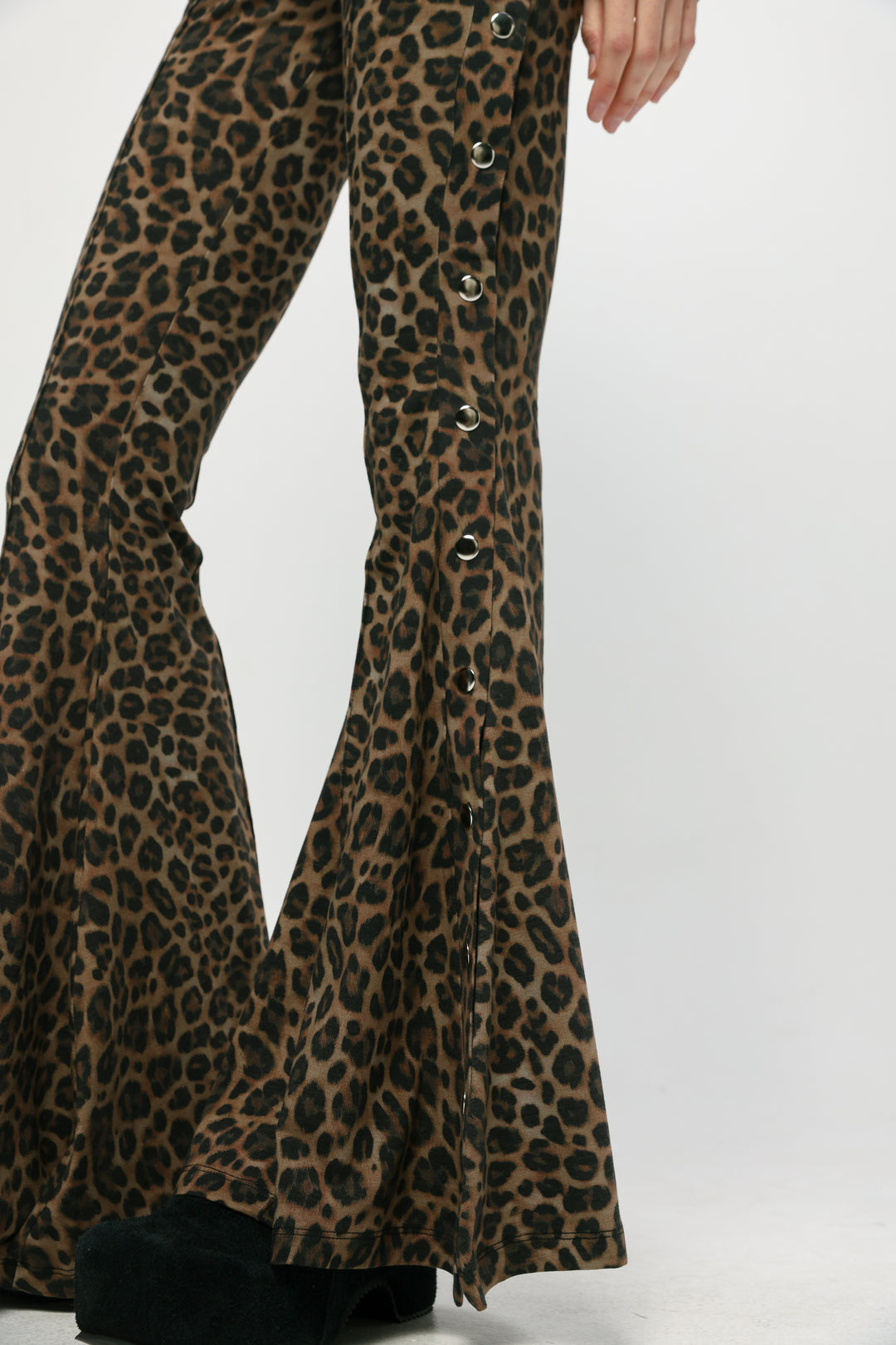 Relaxing Leopard Snaps Leggings