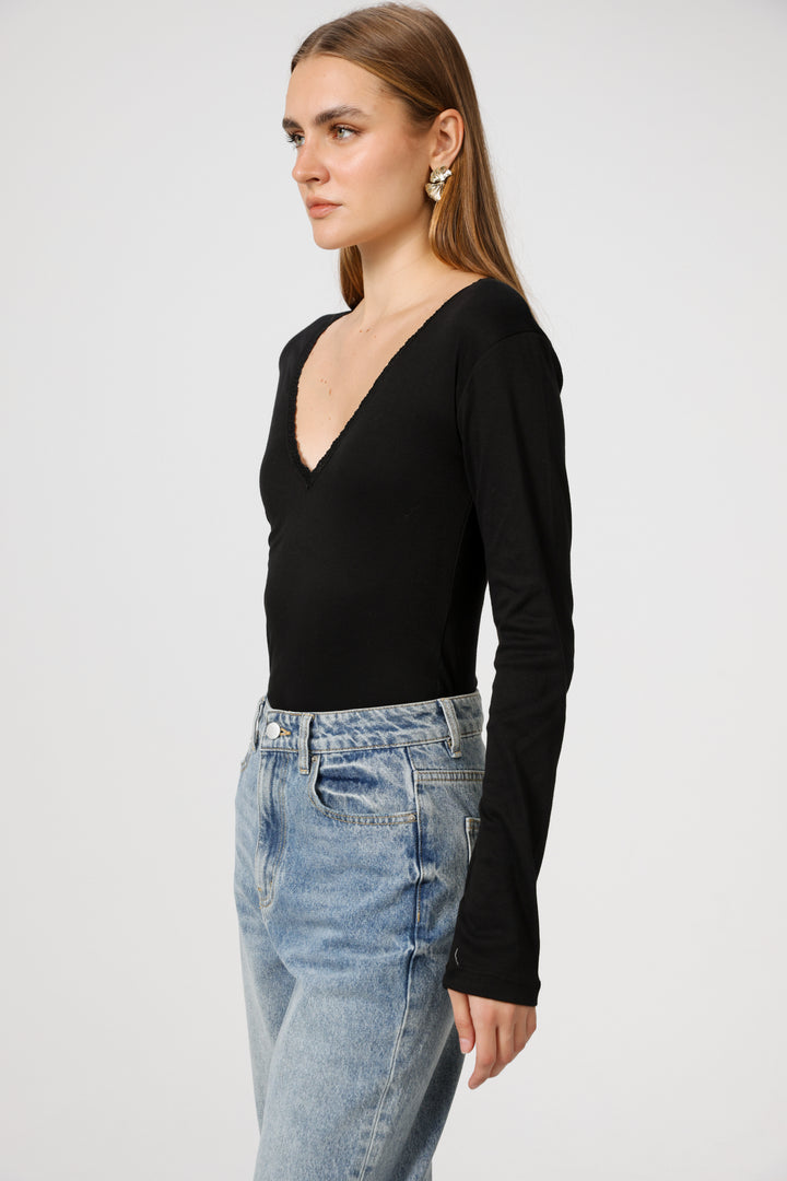 Clean11 Black V Shirt