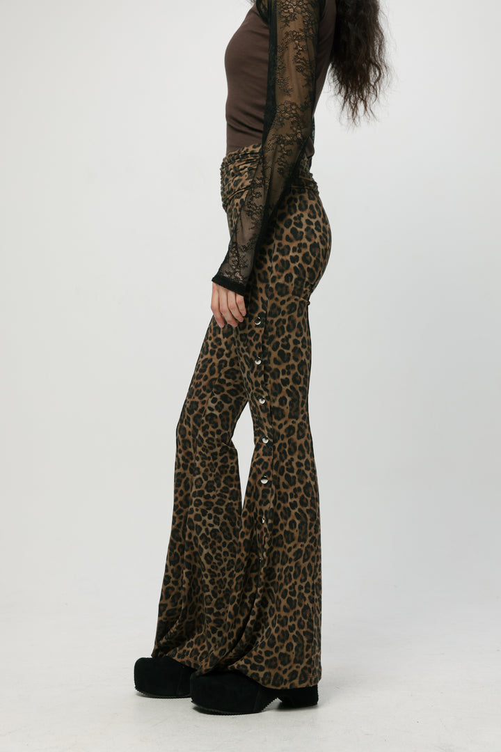 Relaxing Leopard Snaps Leggings