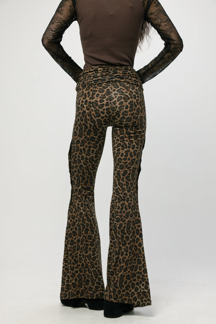 Relaxing Leopard Snaps Leggings