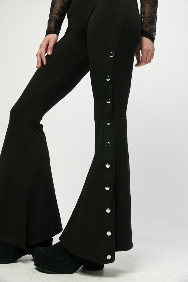 Relaxing Black Snaps Leggings