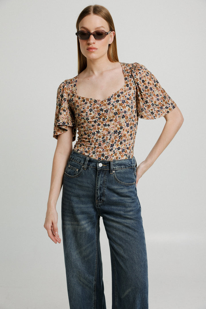 Hugging Floral Top