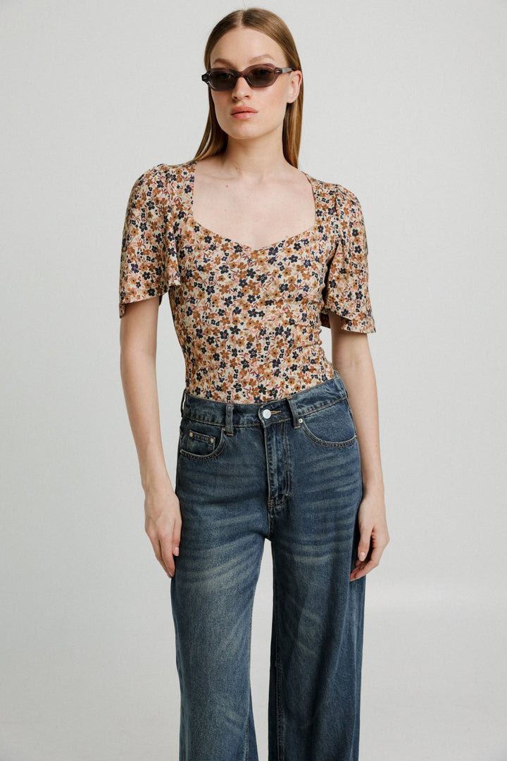 Hugging Floral Top