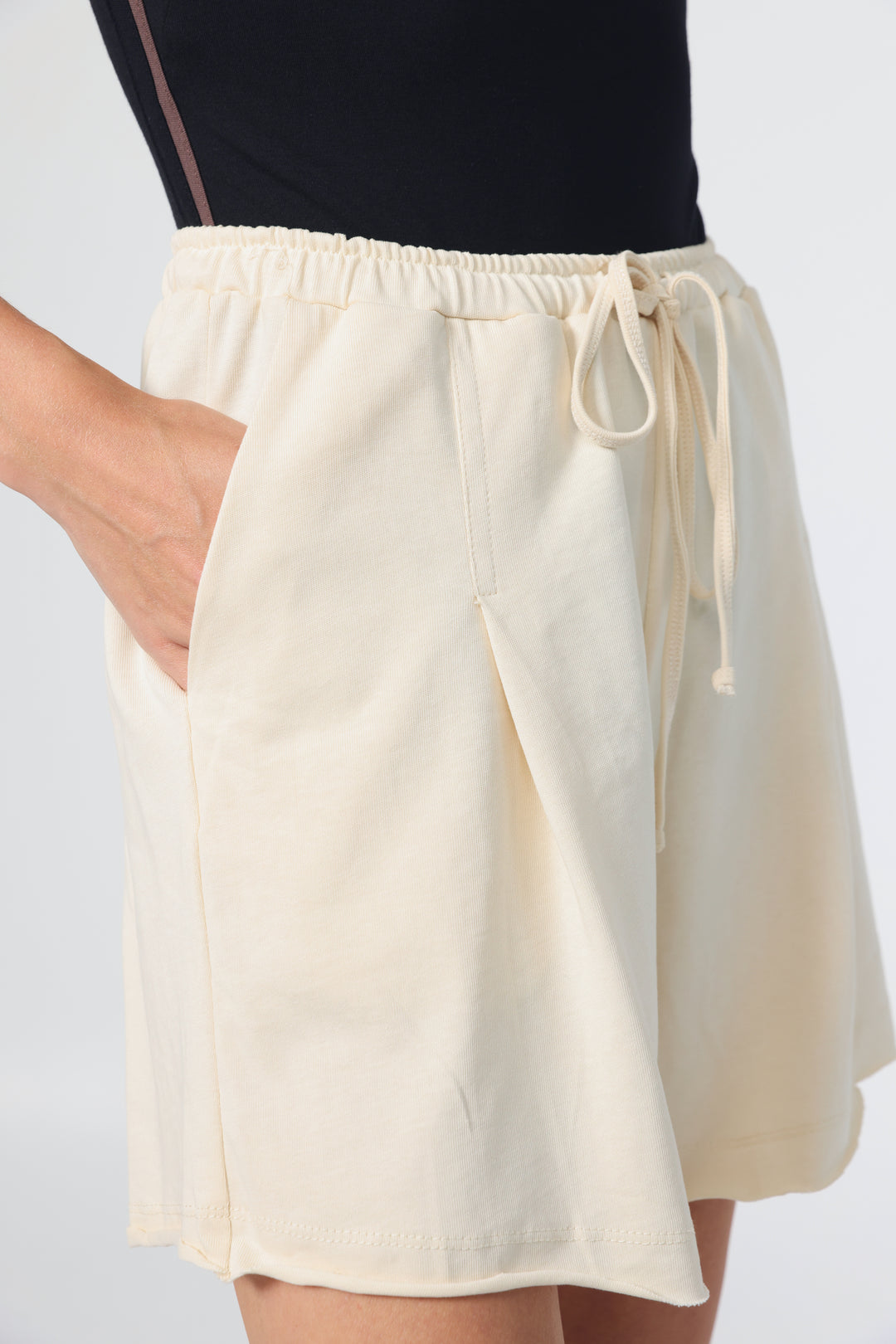 Keep Cream Shorts
