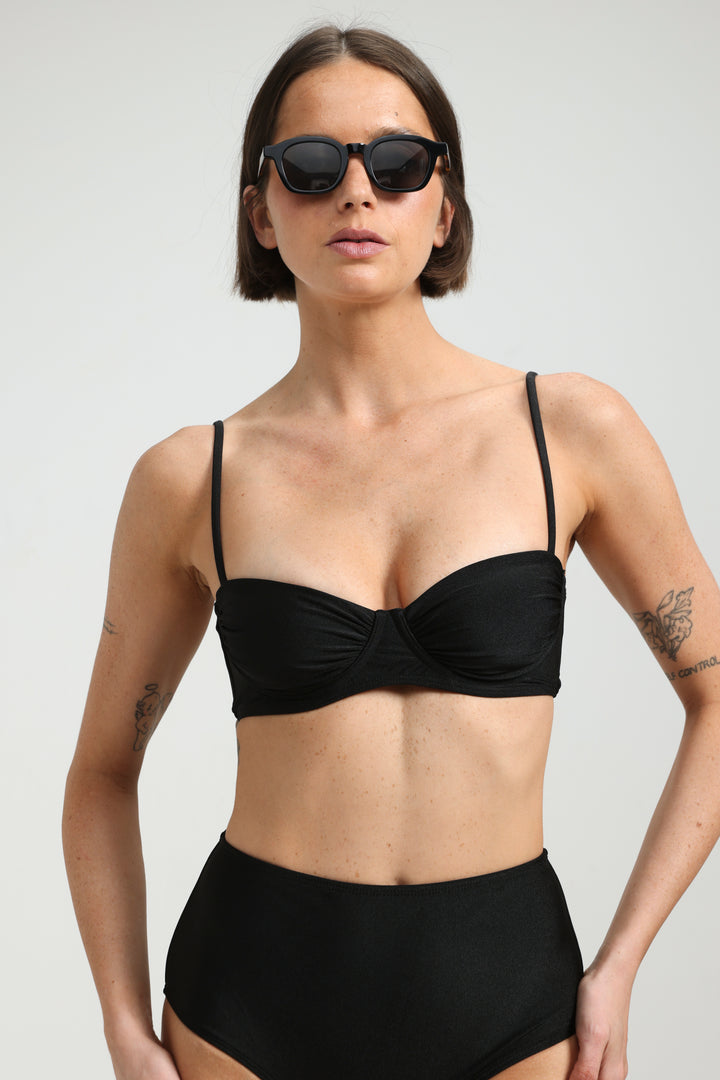Romanticism Black Bikini Top חזיית טופ ביקיני שחורה בגזרת מחוך