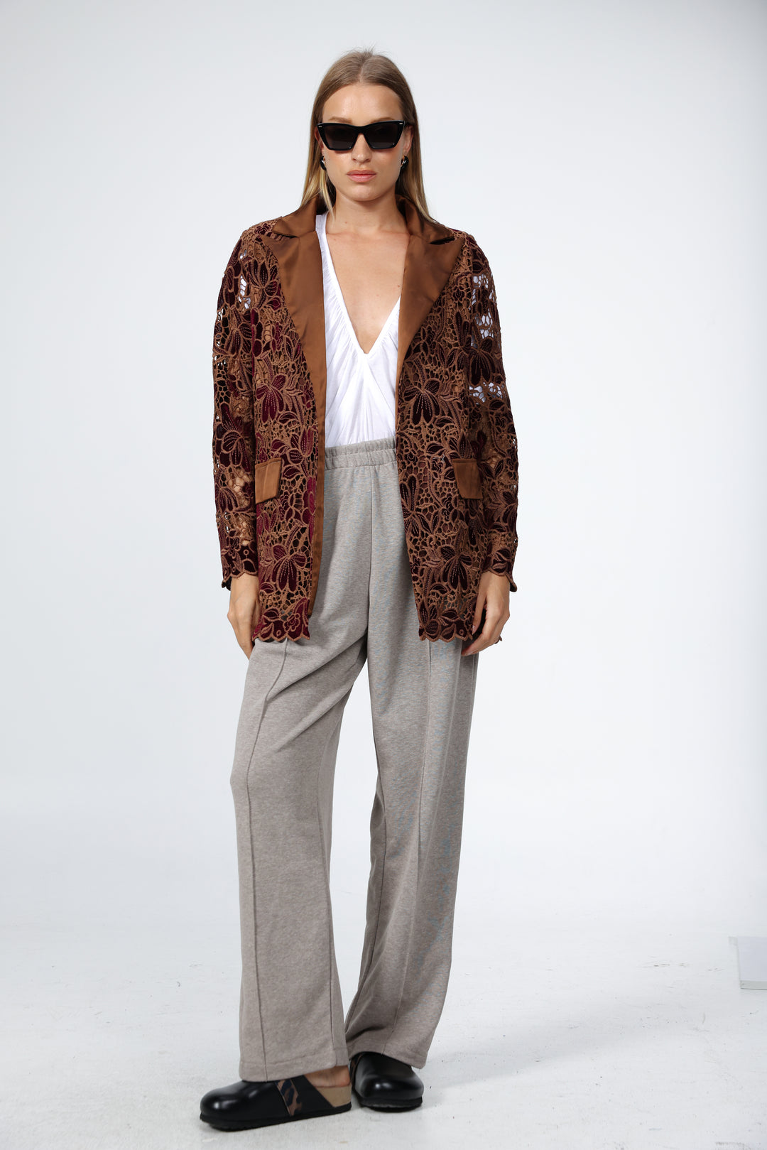 ג'קט בלייזר קטיפה בצבע חום / יין Brown Floral Lace & Velvet Blazer 