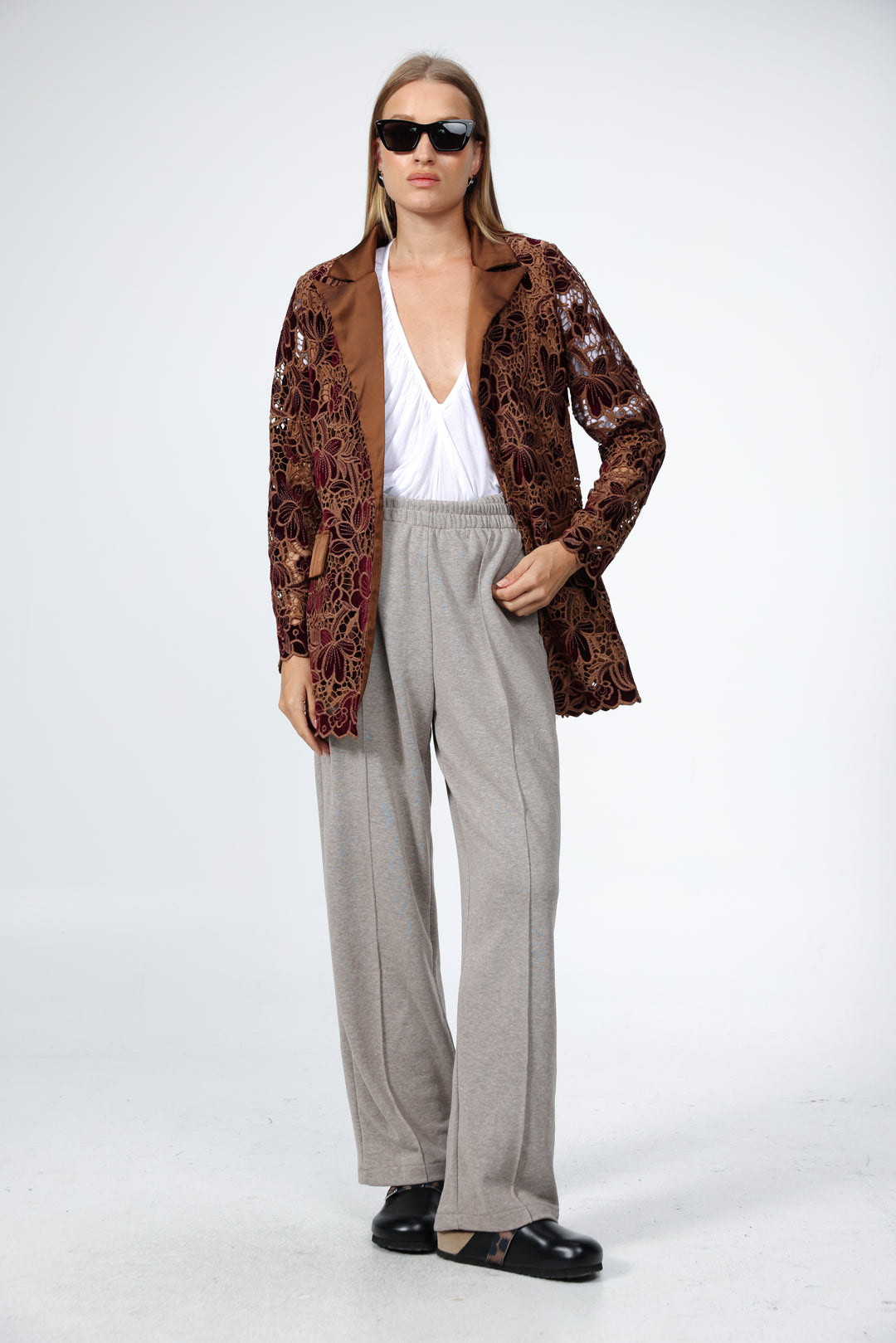 בלייזר קטיפה בצבע חום Brown Floral Lace & Velvet Blazer 