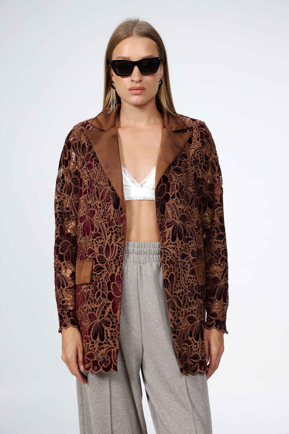 ג'קט בלייזר חום לנשים Brown Floral Lace & Velvet Blazer 