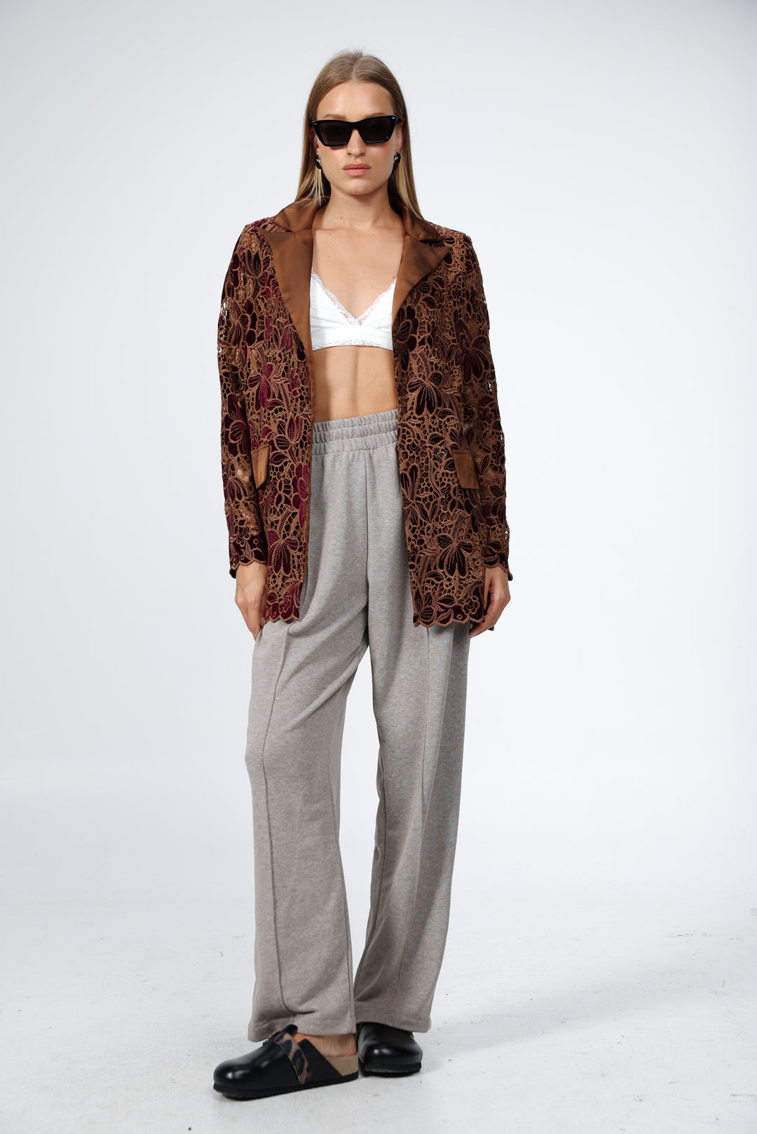 Brown Floral Lace & Velvet Blazer בלייזר חום קטיפה ותחרה