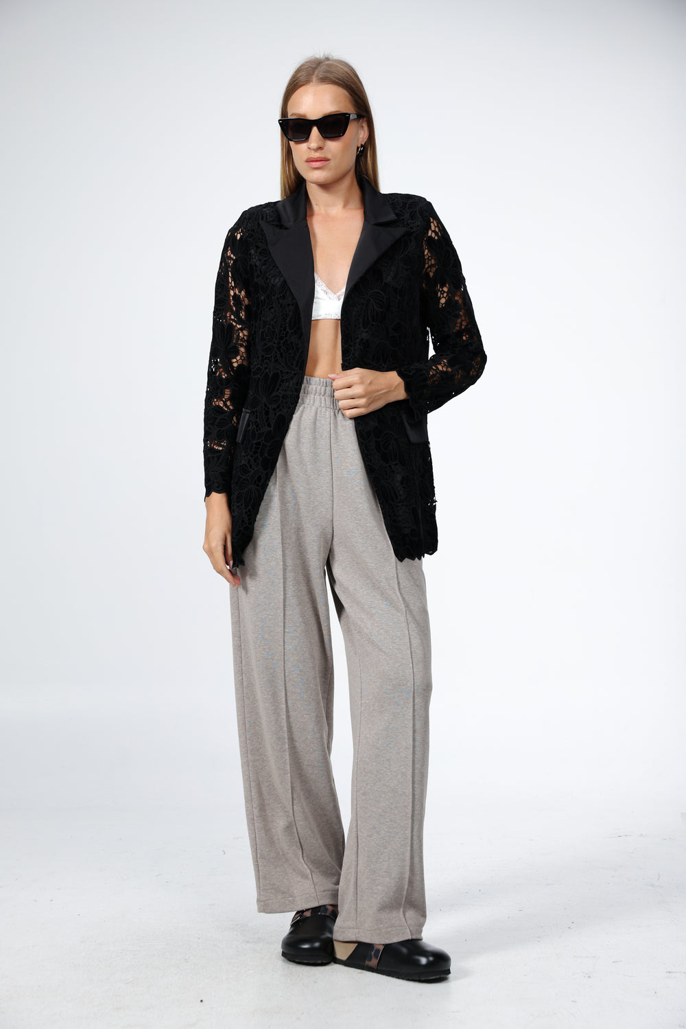 בלייזר שחור נשים Black Floral Lace & Velvet Blazer