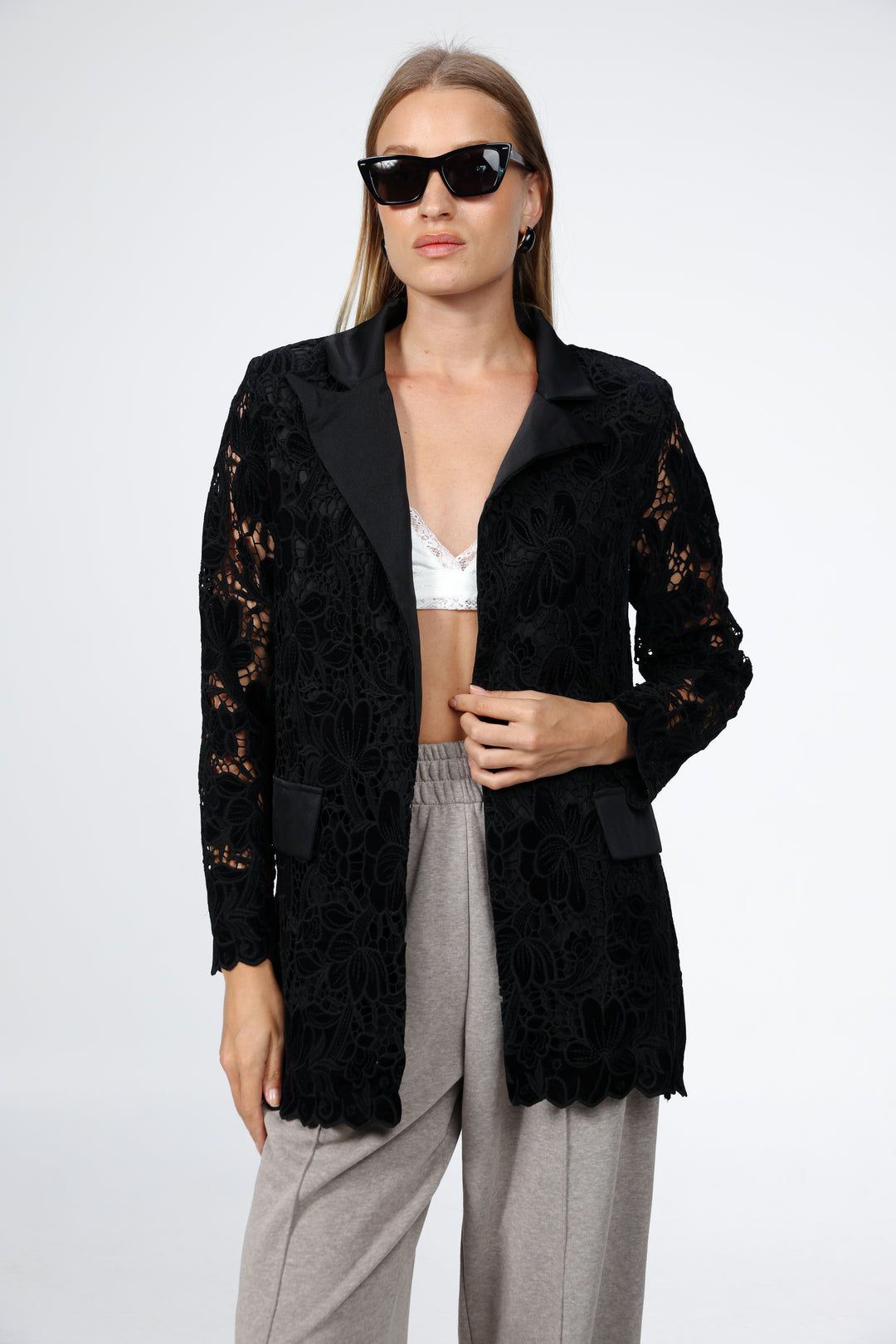 Black Floral Lace & Velvet Blazer בלייזר שחור תחרה וקטיפה