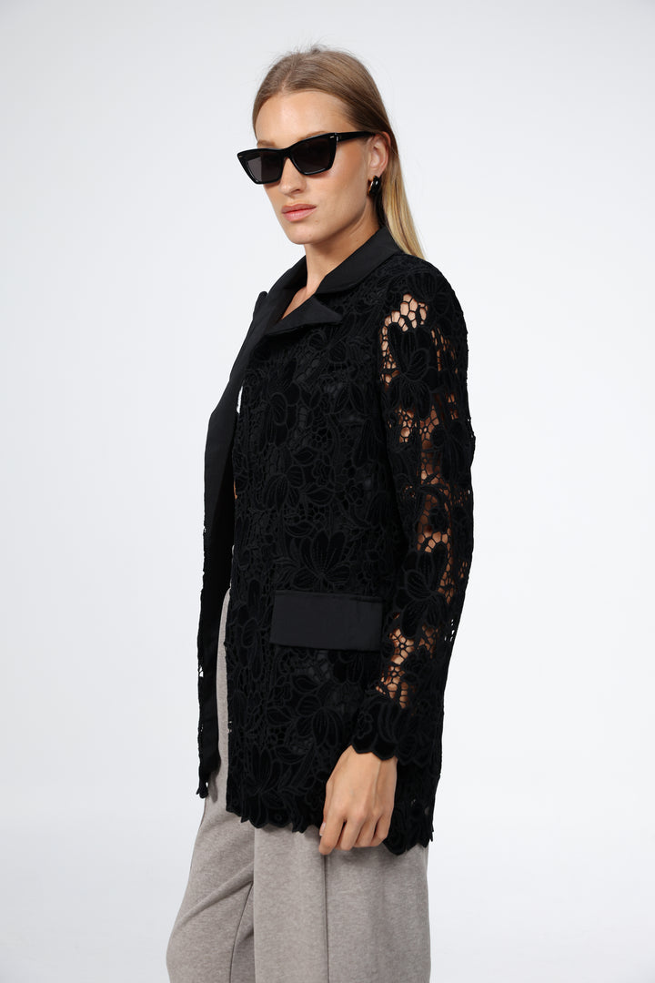 ז'קט בלייזר בצבע שחור לאישה Black Floral Lace & Velvet Blazer