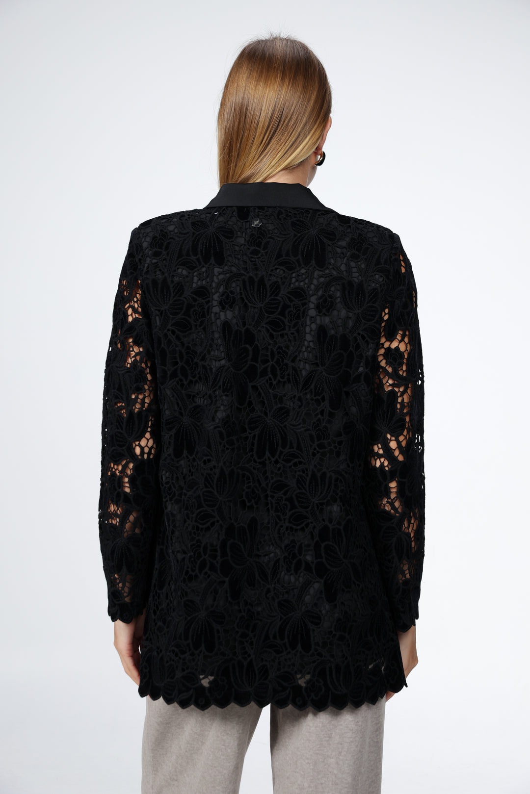 ג'קט בלייזר בצבע שחור גב Black Floral Lace & Velvet Blazer