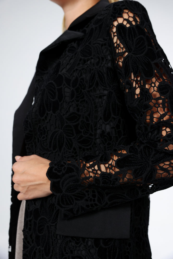 בלייזר שחור עם שרוולי תחרה פרחוניים שקופים Black Floral Lace & Velvet Blazer