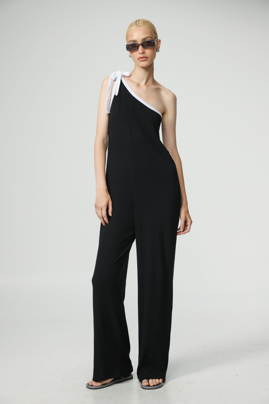 Tie Black&White One Shoulder Jumpsuit אוברול וואן שולדר