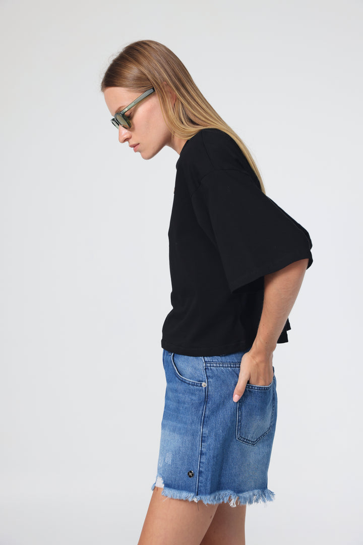 חולצת קרופ עם שרוול רפוי Crop Black T-Shirt 